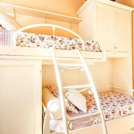 Guinigi With Private Courtyard 아파트 *