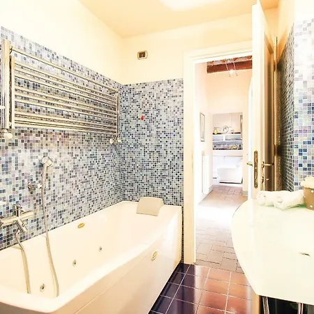 Guinigi With Private Courtyard *